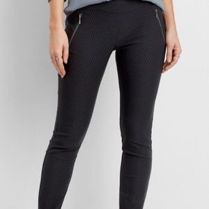 Pull on skinny pant in black NWOT